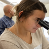 伍斯特中学教师获得新显微镜以加强课堂学习